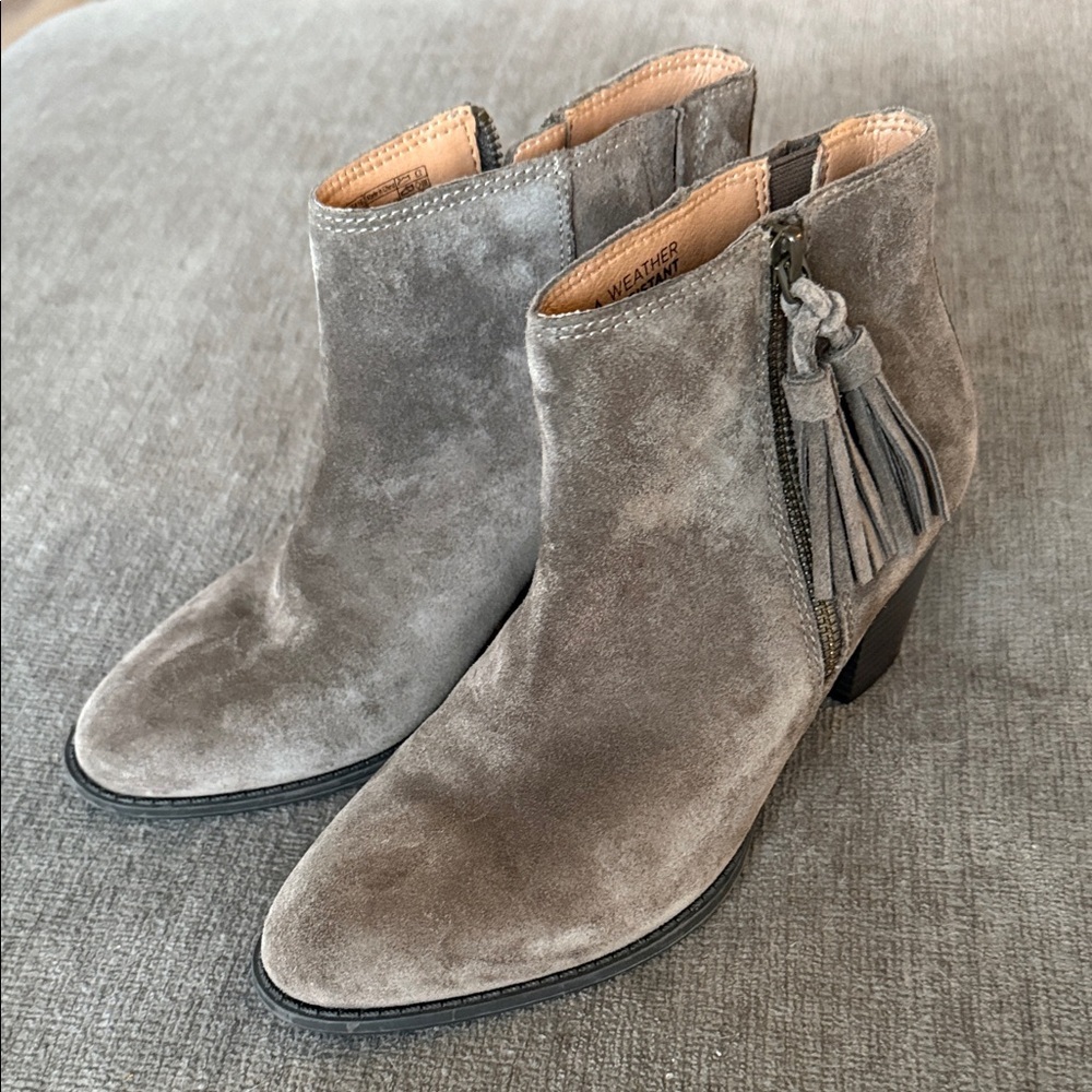 Vionic Madeline Weather Resistant Taupe Suede‎ Tassel Ankle Boots Size 7.5
